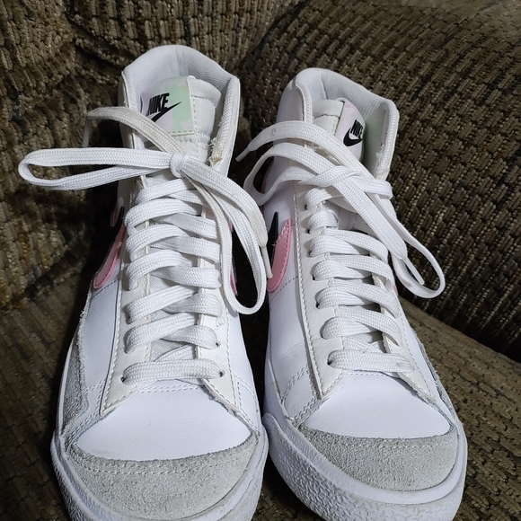 Nike Blazer Mid 77 SE GS White Arctic Punch Youth Size 5Y DD1847-101 Clean - Picture 2 of 8